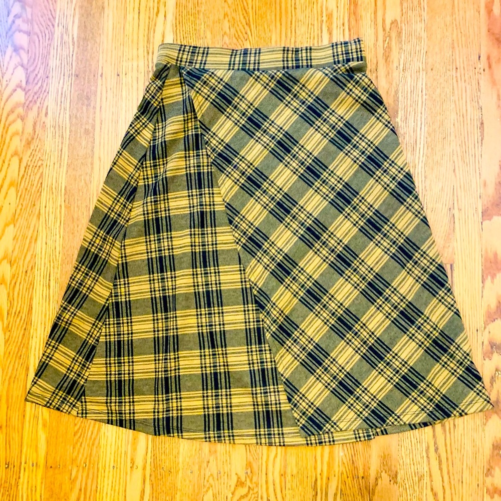 Mustard a-line knit skirt for fall!
